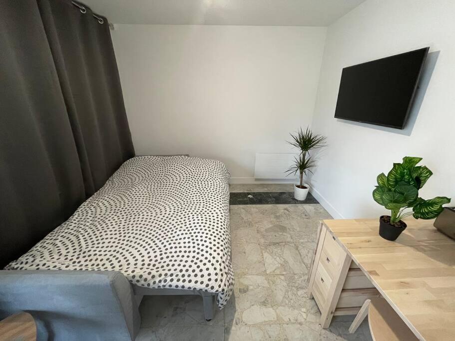 Joli T2, Terrasse Et Jardin, Ideal Pour Familles, A 15 Min De L'Aeroport Roissy Cdg Tremblay-en-France Екстериор снимка